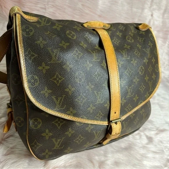 Louis Vuitton Saumur 35 Monogram Crossbody Messenger Bag - Picture 2 of 16